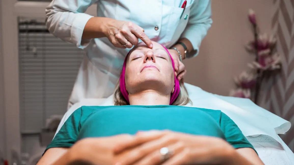 female-skin-consultation